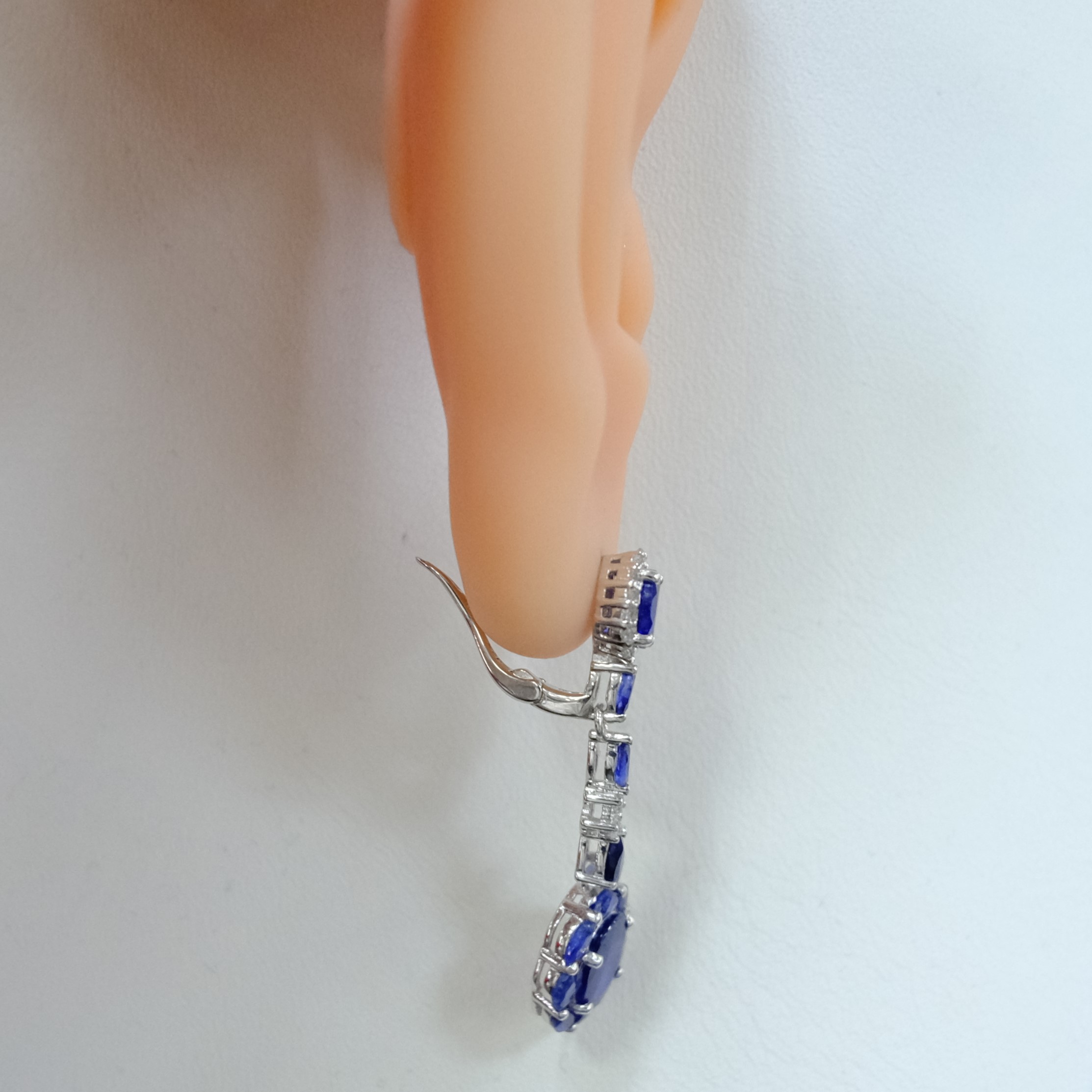Серебряные серьги с сапфирами